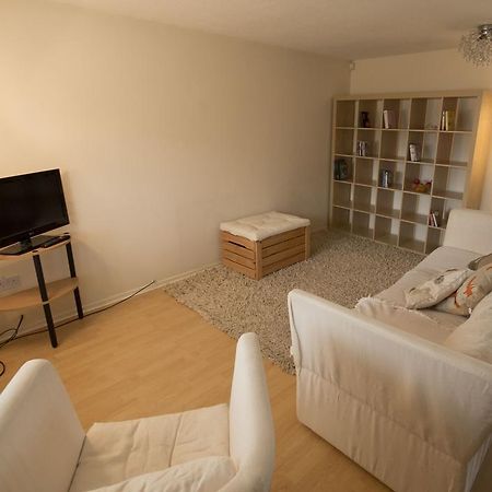 32 Pentland Close Честер Экстерьер фото