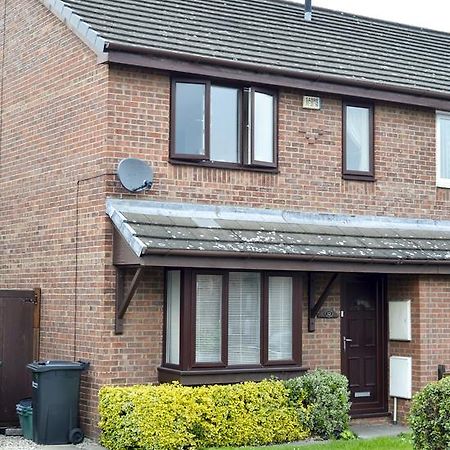 32 Pentland Close Честер Экстерьер фото