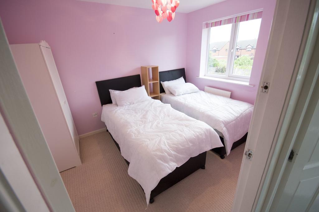 32 Pentland Close Честер Экстерьер фото