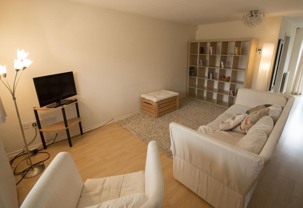32 Pentland Close Честер Экстерьер фото