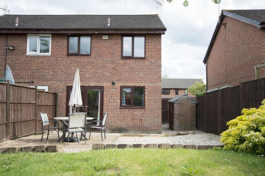 32 Pentland Close Честер Экстерьер фото
