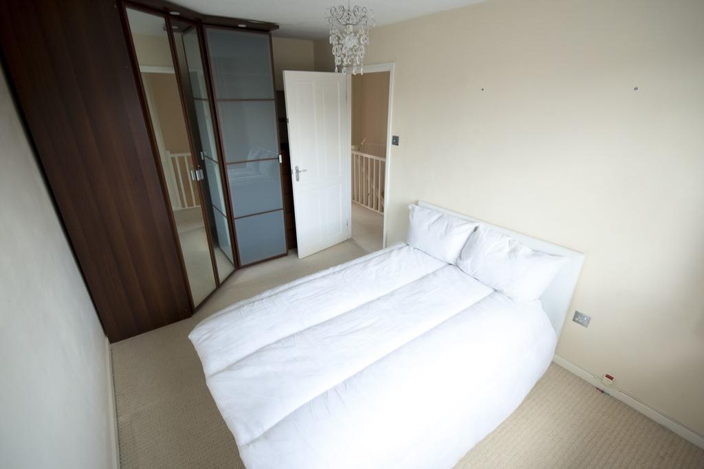 32 Pentland Close Честер Экстерьер фото